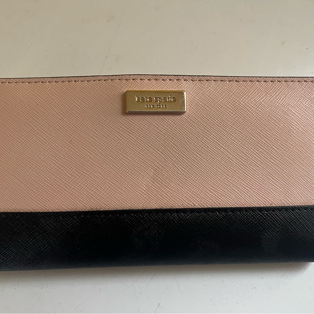 Kate Spade New York Laurel Way Stacy Saffiano Leather Wallet-Black & Warm Beige